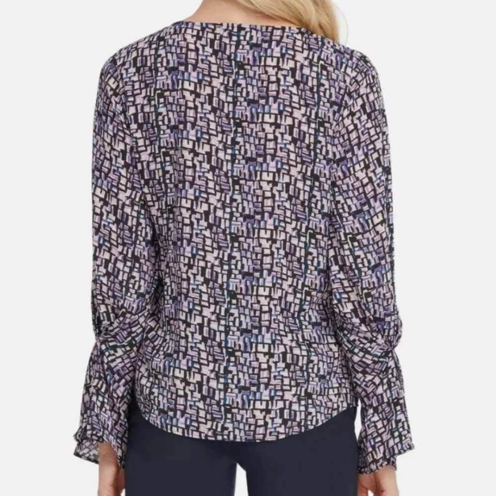 👚DKNY blouse with pleated sleeves